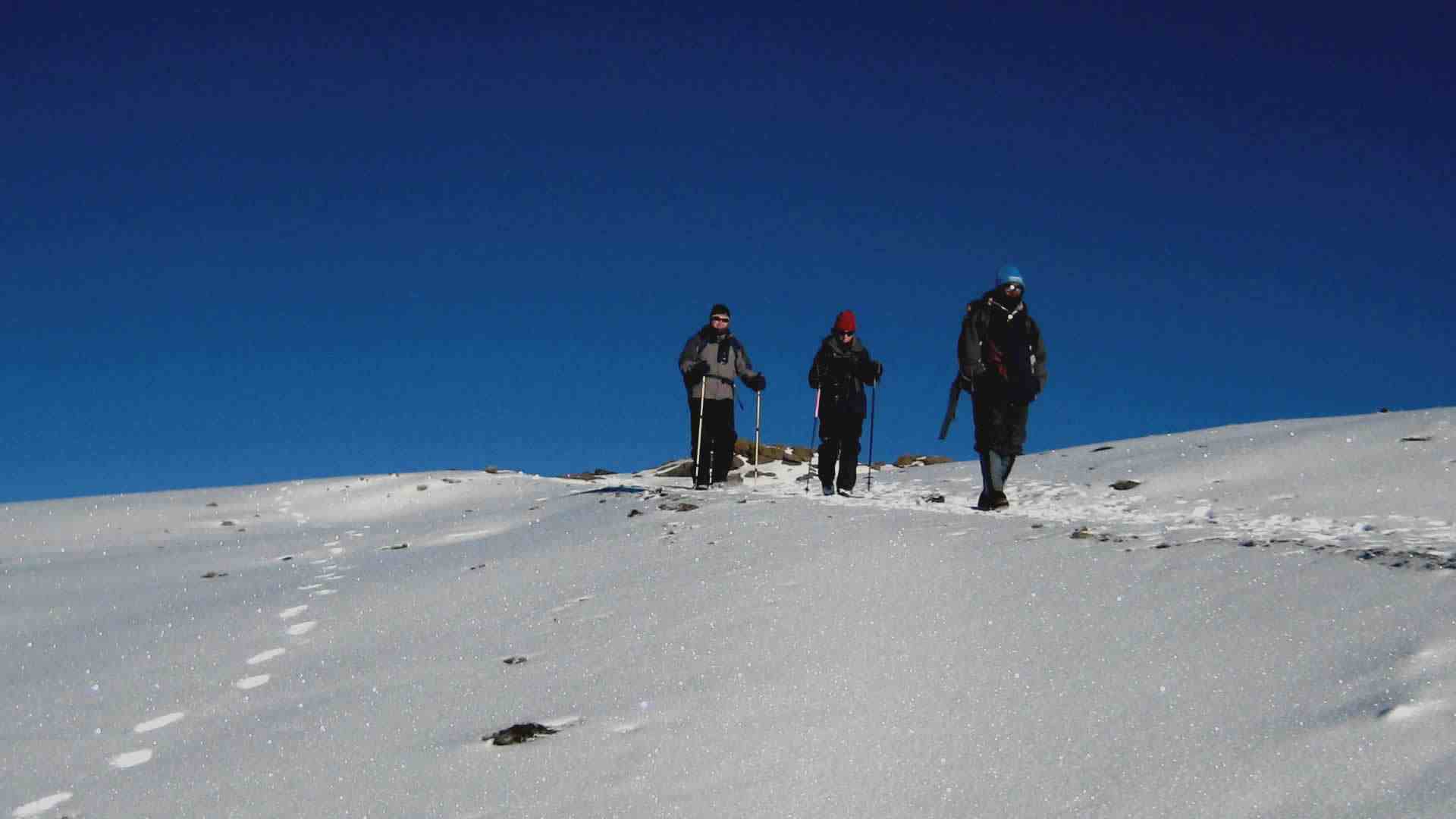 How Many Days Are Recommended to Hike Mount Kilimanjaro to the Summit?