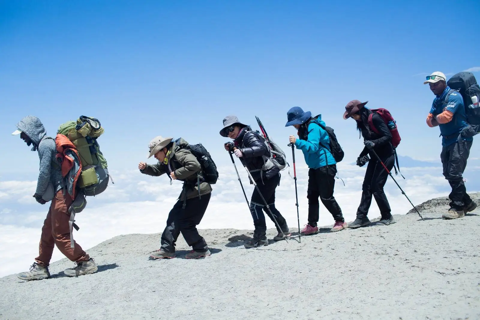 How Many Days Are Recommended to Hike Mount Kilimanjaro to the Summit?